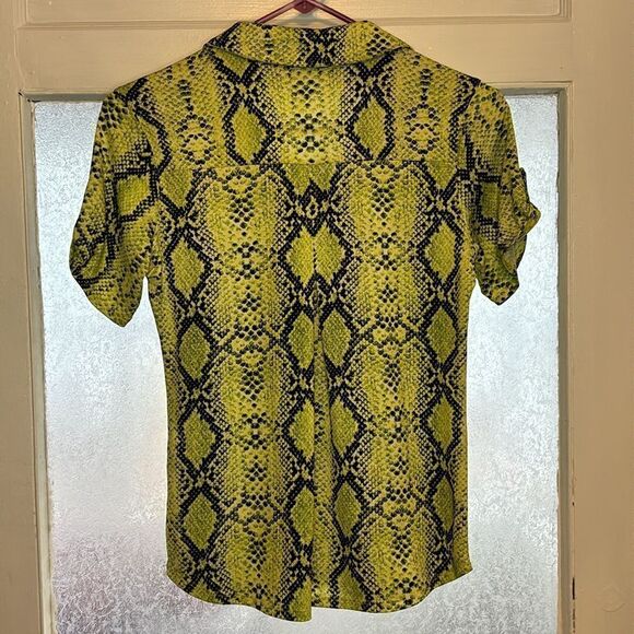 DNA Couture Women’s Neon Green Snakeskin Printed Short Sleeve Blouse Size S - Picture 5 of 5
